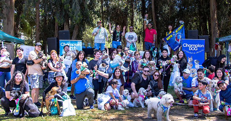 Champion Pet Care destaca en feria de mascotas en Peñaflor